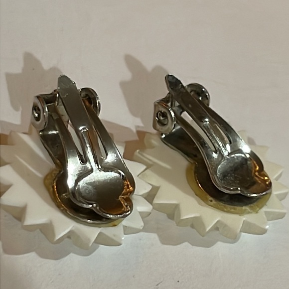 Mother of Pearl on silver tone Clip backs. Vintage. - Picture 4 of 4